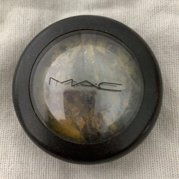 🎉6 / $30 Bundle Mac  Eye Shadow - Picture 2 of 8